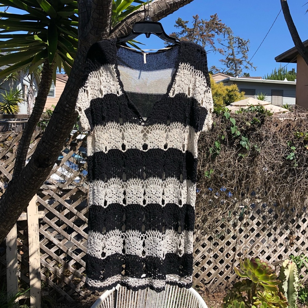 Free People black & white striped macrame tunic 🖤